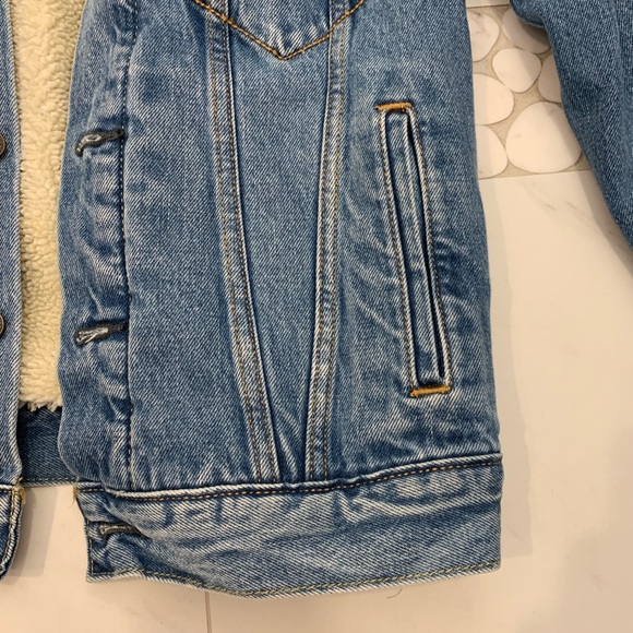 🍋Levi’s Sherpa Jacket - Picture 3 of 6